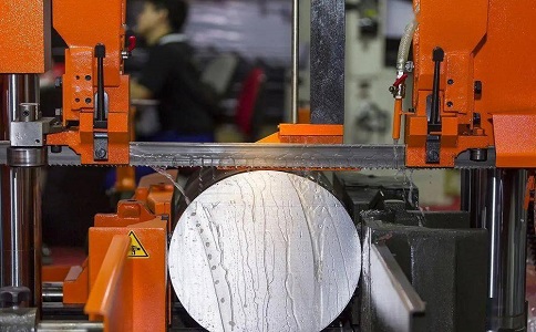 威远立式金属带锯床切削出现跑带故障解决方法！